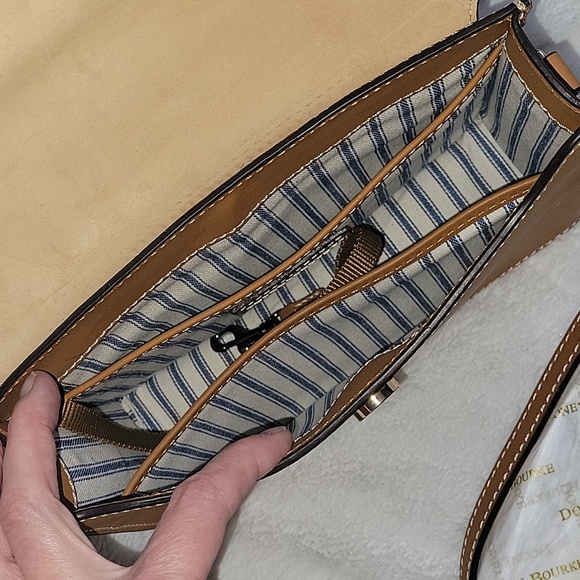 Dooney & Bourke Beacon East/West crossbody NWOT - Picture 7 of 13